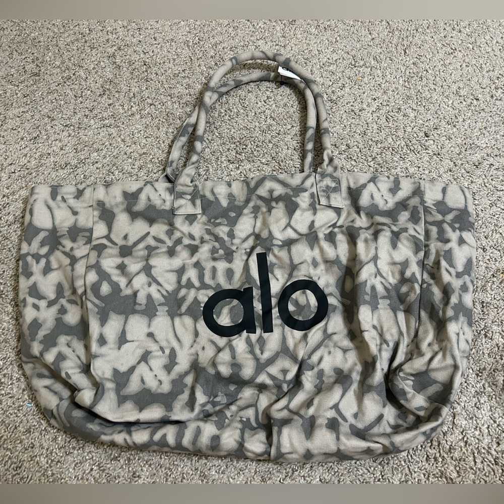 NWT Alo Yoga Iconic Shopper Tote Bag Grey Tiedye Cotton OS Canvas Travel Gym Run